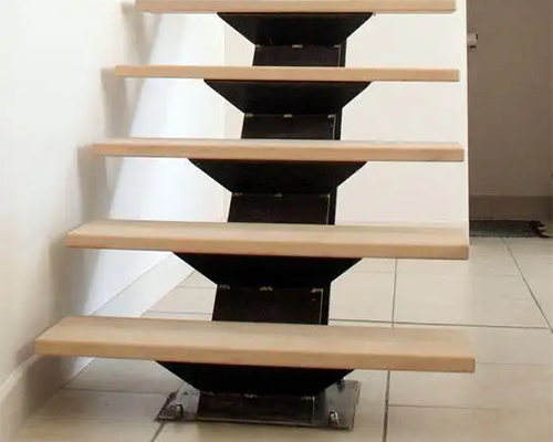 实木楼梯厂家讲解实木踏板的安装方法